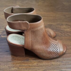 VINCE CAMUTO Shoes Heels Slingback Open Toe Brown Leather Size 8.5M